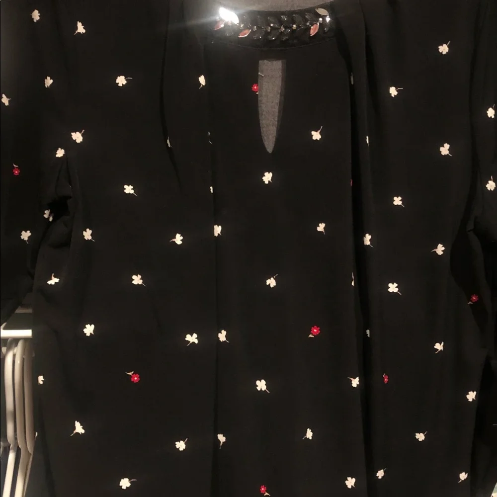 Liz Claiborne Career Black Floral Jeweled Keyhole Neck Blouse Petite Large - Picture 2 of 6